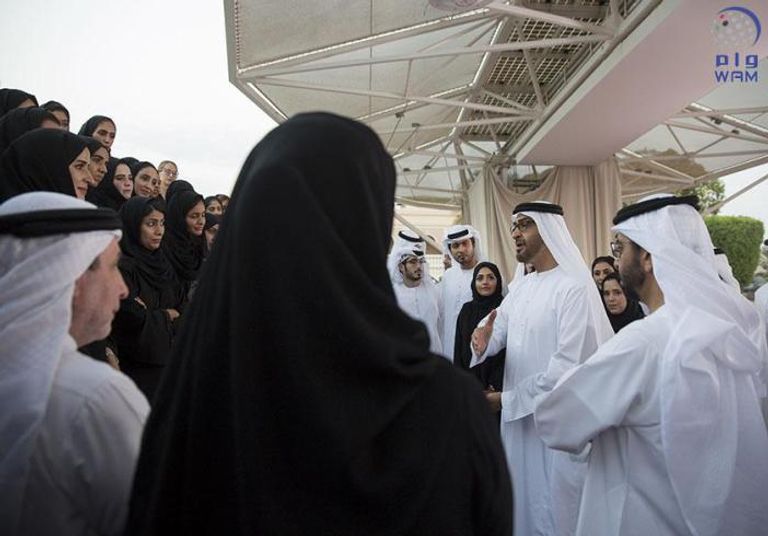 محمد بن زايد يستقبل خريجي أكاديمية الإمارات الدبلوماسية محمد بن زايد يستقبل خريجي أكاديمية الإمارات الدبلوماسية