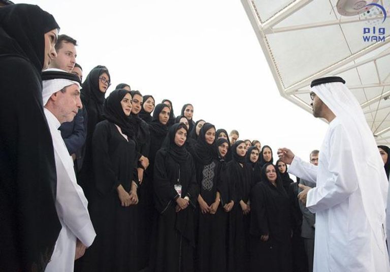 محمد بن زايد يستقبل خريجي أكاديمية الإمارات الدبلوماسية محمد بن زايد يستقبل خريجي أكاديمية الإمارات الدبلوماسية