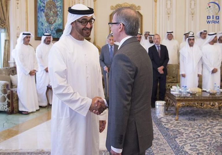 محمد بن زايد يستقبل خريجي أكاديمية الإمارات الدبلوماسية محمد بن زايد يستقبل خريجي أكاديمية الإمارات الدبلوماسية