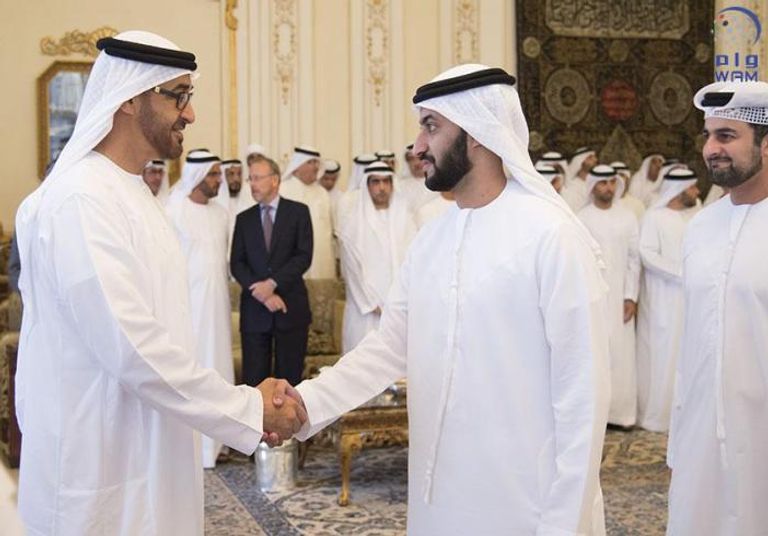 محمد بن زايد يستقبل خريجي أكاديمية الإمارات الدبلوماسية محمد بن زايد يستقبل خريجي أكاديمية الإمارات الدبلوماسية