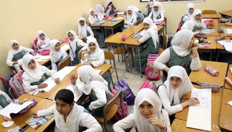 أداء مدارس الإناث يتفوق على الذكور في الإمارات