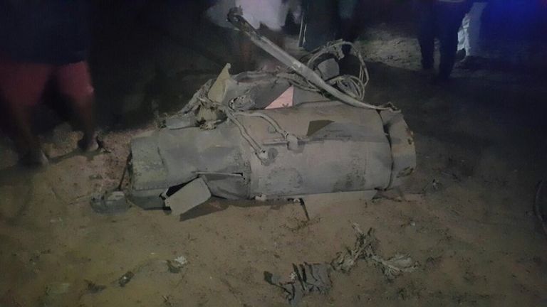 صاروخ باليستي لمليشيات الحوثي بعد اعتراضة من منظومة الدفاع الجوي فى قوات التحالف العربي