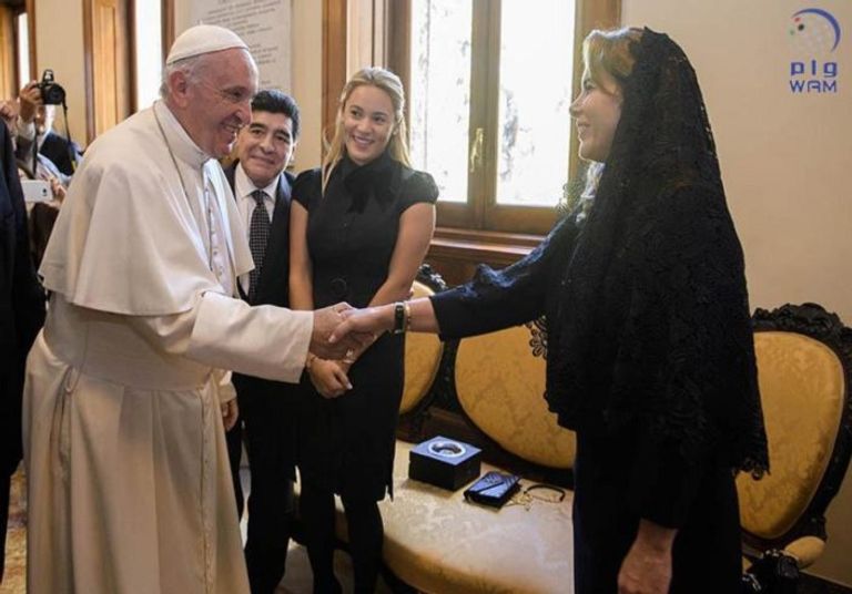 الأميرة هيا تلتقي قداسة البابا فرانسيس الأميرة هيا خلال لقائها بابا الكنيسة الكاثوليكية