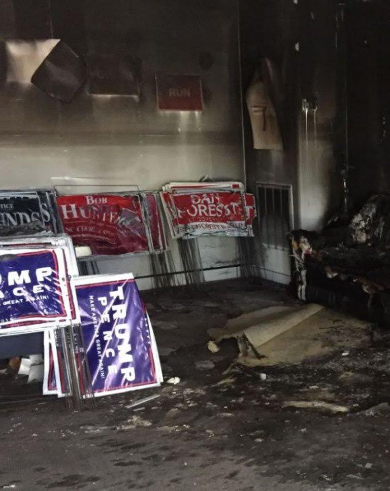 آثار القنبلة على المقر