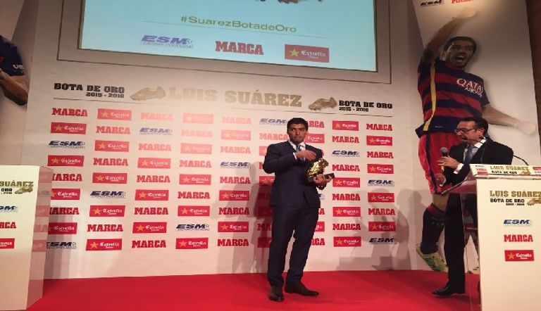 سواريز يحمل الحذاء الذهبي