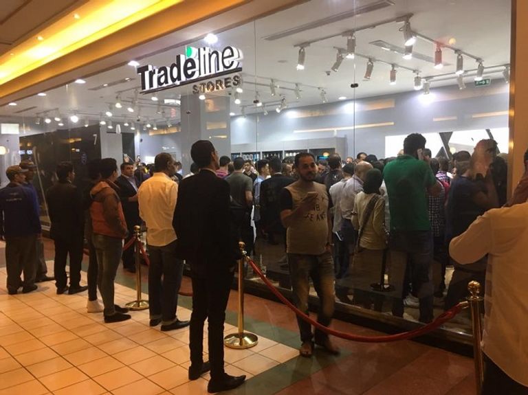 طوابير آيفون 7 الأحدث في مصر 7 طوابير أيفون 7 الأحدث في مصر