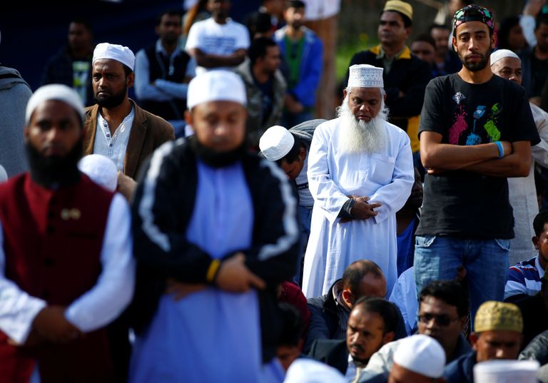 مسلمون يصلون الجمعة عند الكولوسيوم في روما