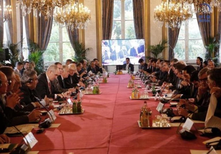 قرقاش يترأس وفد الإمارات في اجتماع باريس