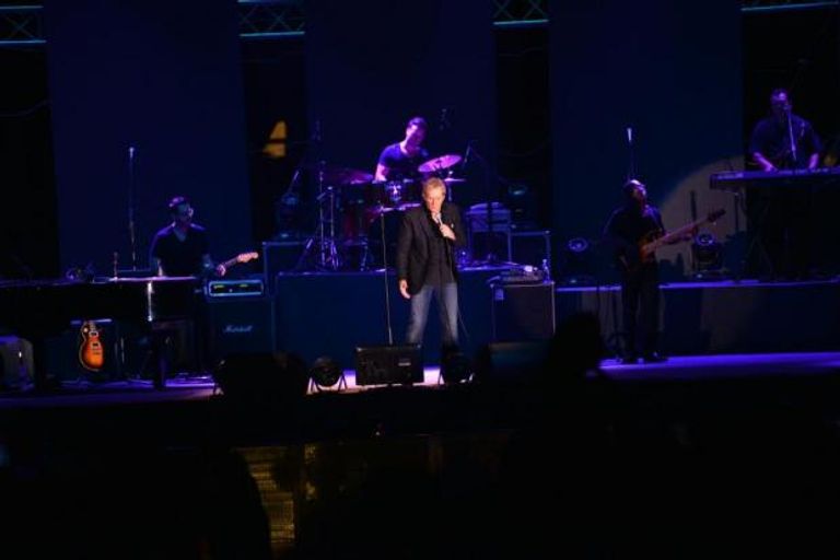 مايكل بولتون أثناء إحياء حفله في القاهرة