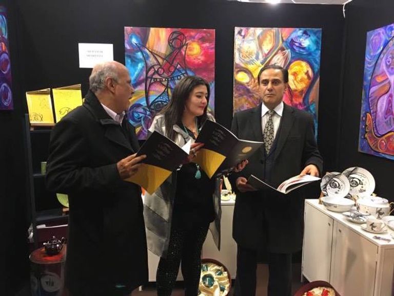 - من مشاركات الحضور لمشاهدة معروضات