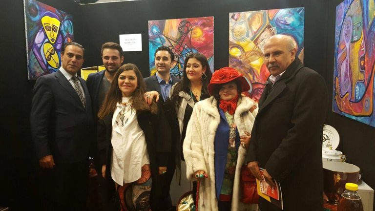 - من مشاركات الحضور لمشاهدة معروضات