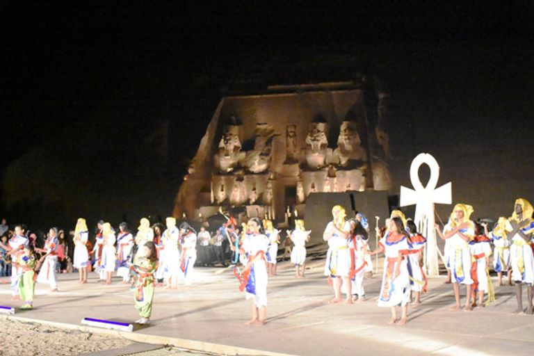 الشمس تتعامد مباشرة على وجه الملك رمسيس الثاني في معبد أبوسمبل