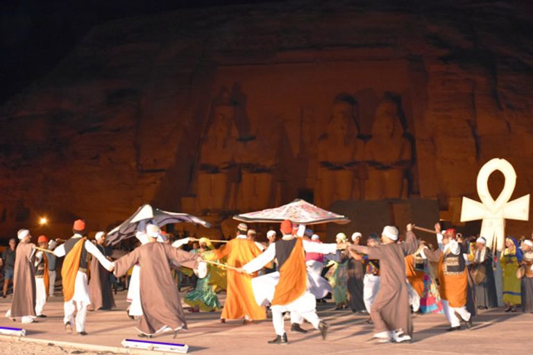 الشمس تتعامد مباشرة على وجه الملك رمسيس الثاني في معبد أبوسمبل