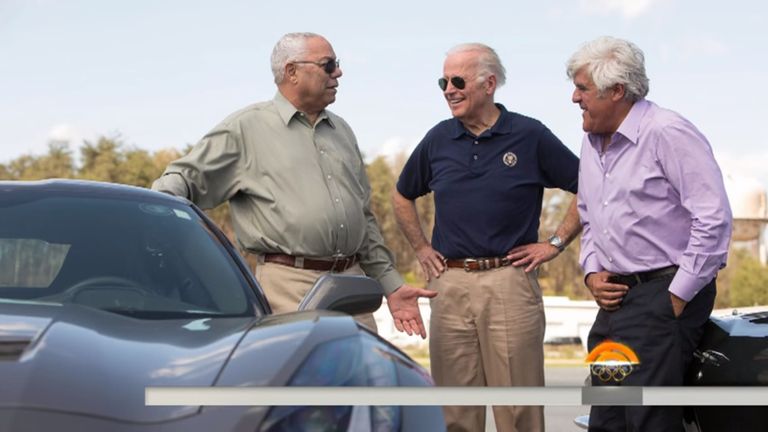جاي لينو مع جو بايدن وكولين باول نائب الرئيس الأمريكي يبدو مستمتعا بسيارته مع جاي لينو