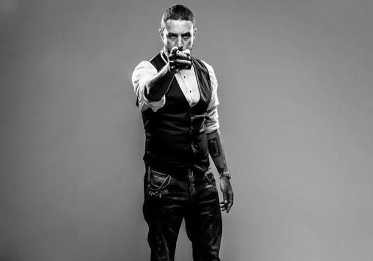 أحمد الفيشاوي مع والدته سمية الألفي