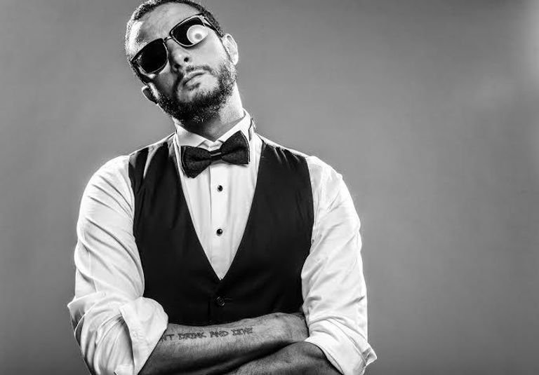 أحمد الفيشاوي مع والدته سمية الألفي