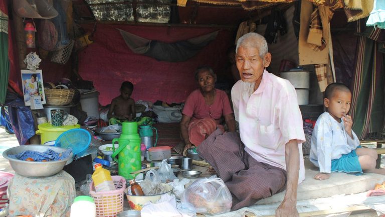 حملة اضطهاد الرهينجا المسلمين مستمرة في ماينمار (أرشيفية) التهجير أو القتل مصير المئات من الروهينجا في ماينمار (أرشيفية)