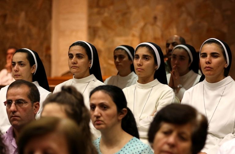 مسيحيون عراقيون في قداس بأربيل مسيحيون عراقيون في قداس بأربيل