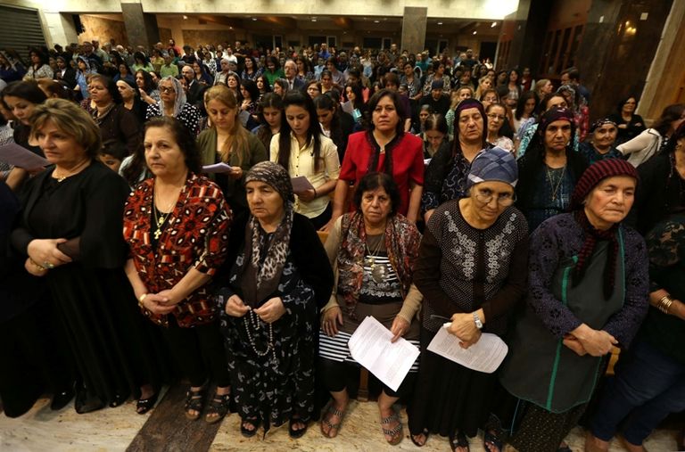 مسيحيون عراقيون في قداس بأربيل مسيحيون عراقيون في قداس بأربيل