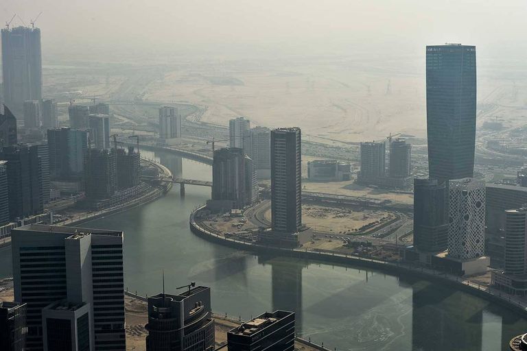 بدء تجربة ضخ المياة في قناة دبي