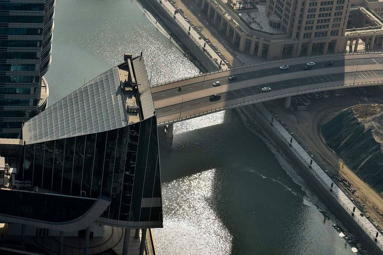 بدء تجربة ضخ المياة في قناة دبي