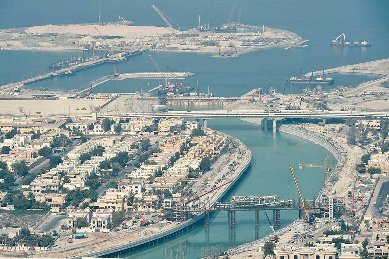 بدء تجربة ضخ المياة في قناة دبي