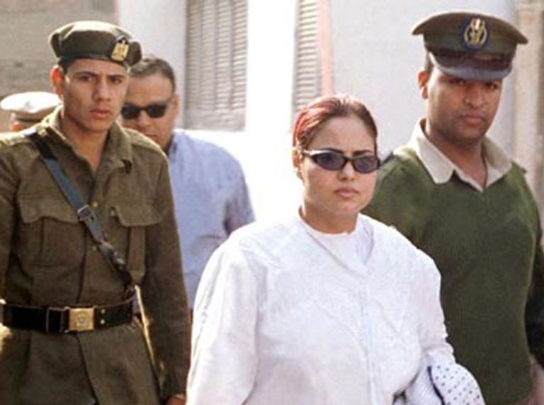 وفاء مكي بملابس السجن 6 فنانين في قفص الاتهام