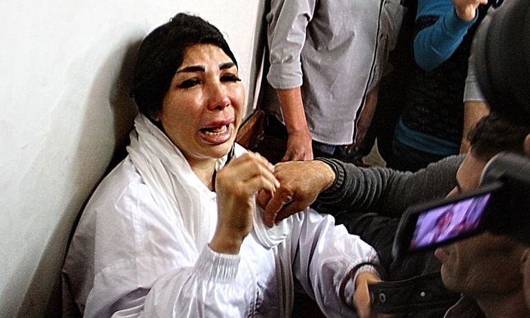 غادة إبراهيم بملابس السجن 6 فنانين في قفص الاتهام