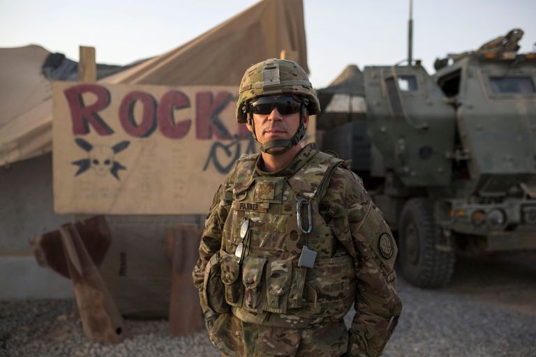 جندي أمريكي في قاعدة عسكرية القيارة مقاتلون من البيشمركة الكردية على قمة جبل زارداك شرق الموصل