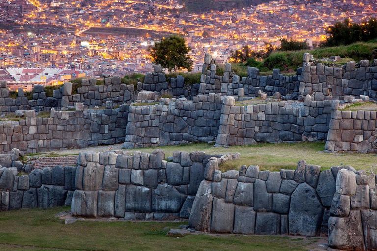 يعتقد الكثير أن الفضائيين ساهموا ببناء العديد من المعالم الأثرية حول العالم.