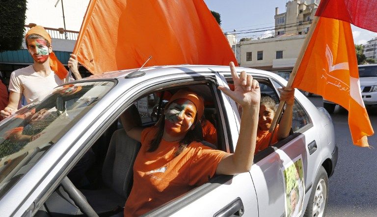 لبنانية تحتفل بفوز عون