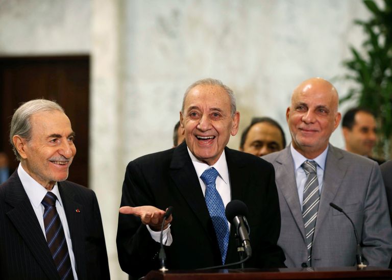 نبيه بري يمازح الصحفيين في قصر بعبدا قائلاً: سبحان من لم شملكم  سعد الحريري رئيس الوزراء المكلف