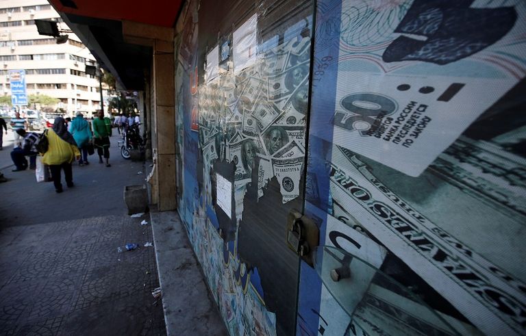 معاناة شركات الصرافة المصرية بعد تحرير الجنيه