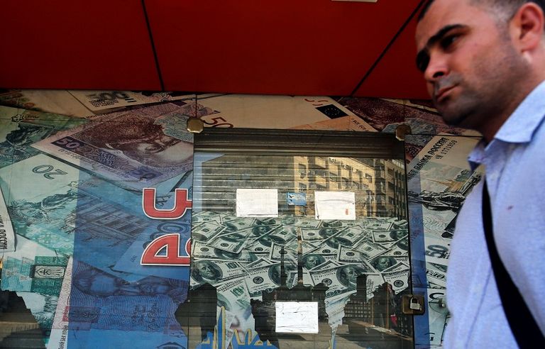 معاناة شركات الصرافة المصرية بعد تحرير الجنيه