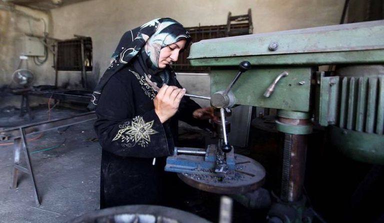 رنيم الصفدي إمرأة تتسلح بعزيمة الرجال