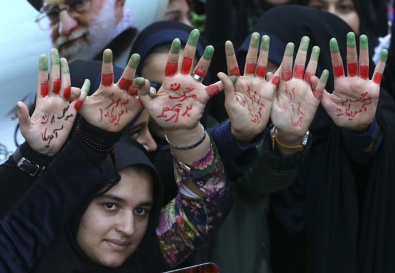 مسيرة منددة بأمريكا أمام المقر السابق للسفارة بطهران