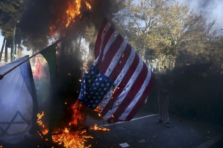 مسيرة منددة بأمريكا أمام المقر السابق للسفارة بطهران
