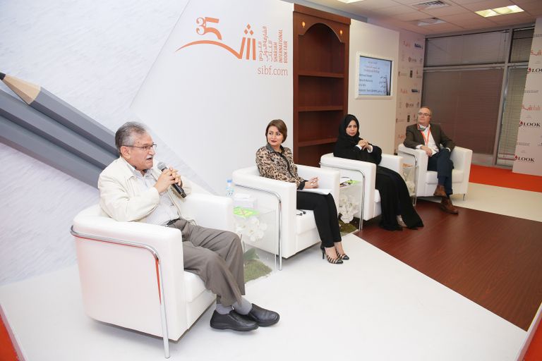 - من ملتقى الأدب خلال ندوة