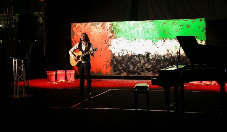 صور متنوعة من عرض