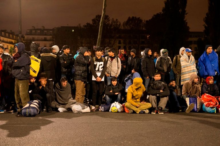 الشرطة الفرنسية خلال عملية إخلاء المخيم