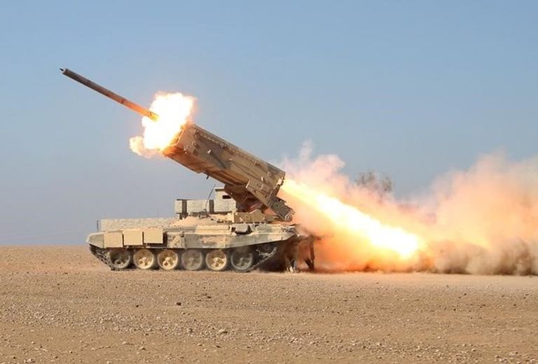 قاذفة صواريخ عراقية تقصف مواقع لداعش جنوبي شرقي الموصل (رويترز) محاربة من أكراد إيران خلال معركة الموصل