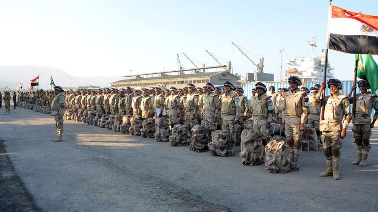 القوات المصرية أثناء مغادرتها إلى الأردن