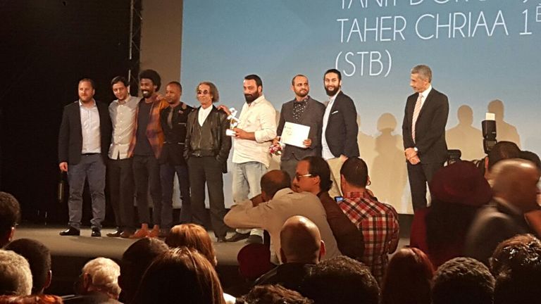 الفائزون بالجوائز في صورة جماعية