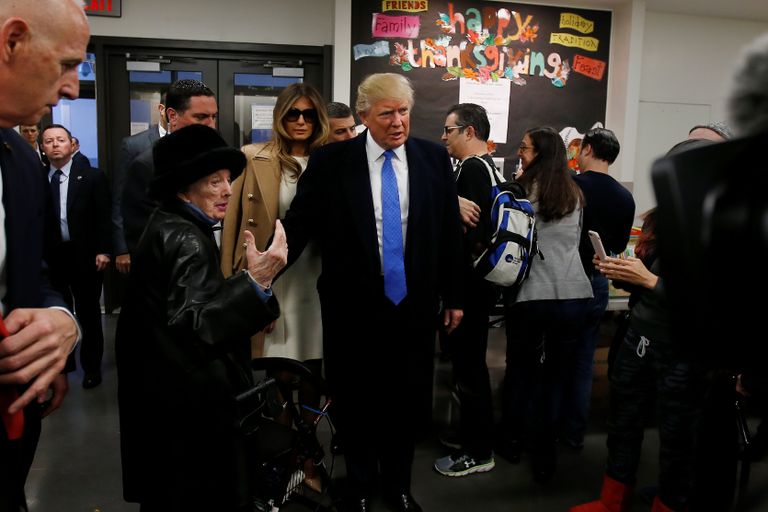 المرشح الجمهوري دونالد ترامب يدلي بصوته في انتخابات الرئاسة الأمريكية