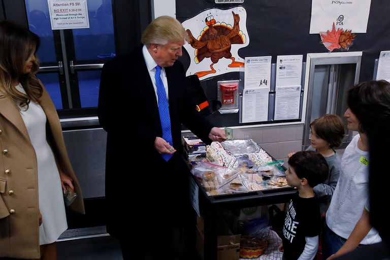 المرشح الجمهوري دونالد ترامب يدلي بصوته في انتخابات الرئاسة الأمريكية