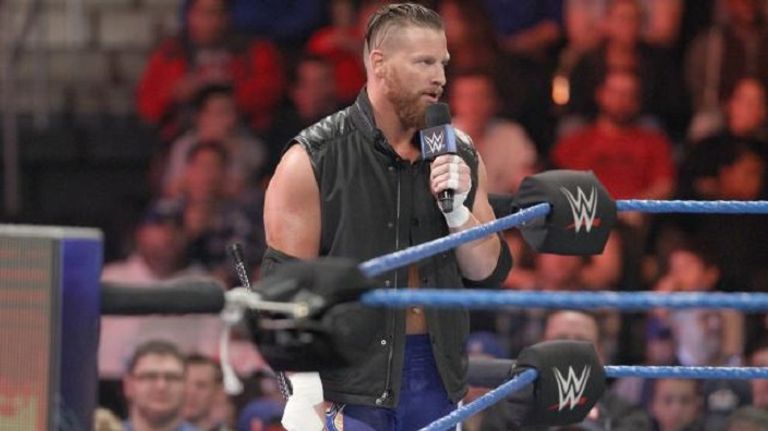 هوكنز أثناء دخوله الحلبة لتحدي زيجلر زيجلر