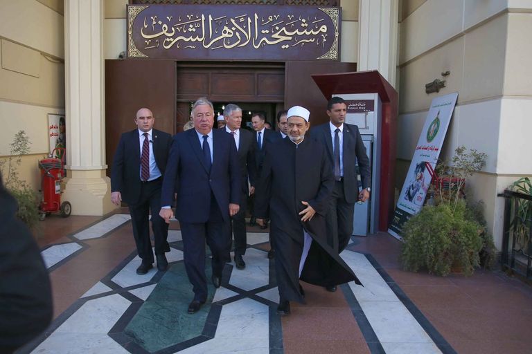 شيخ الأزهر يستقبل رئيس مجلس الشيوخ الفرنسي