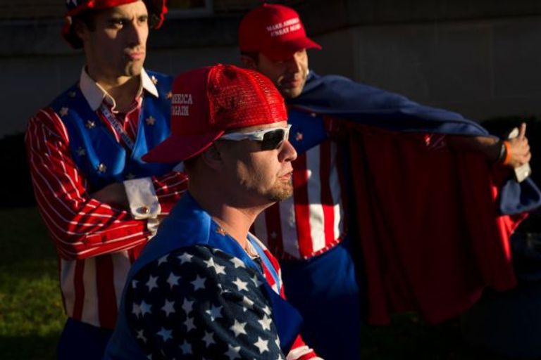 ترامب وسط مؤيديه