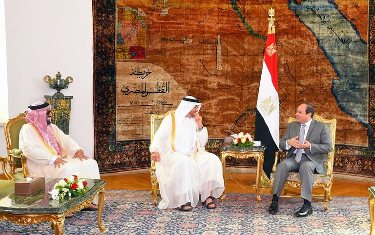 صورة ارشيفية للشيخ محمد بن زايد آل نهيان مع الرئيس المصري عبد الفتاح السيسي