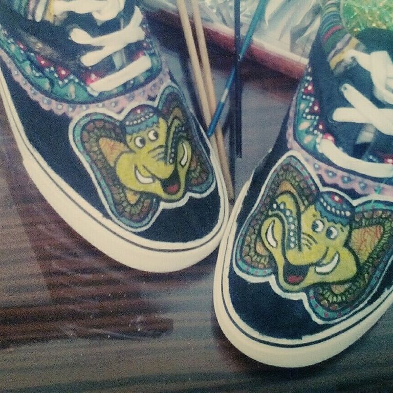 "نيفين" المصرية تنافس الطباعة على الملابس والأحذية3